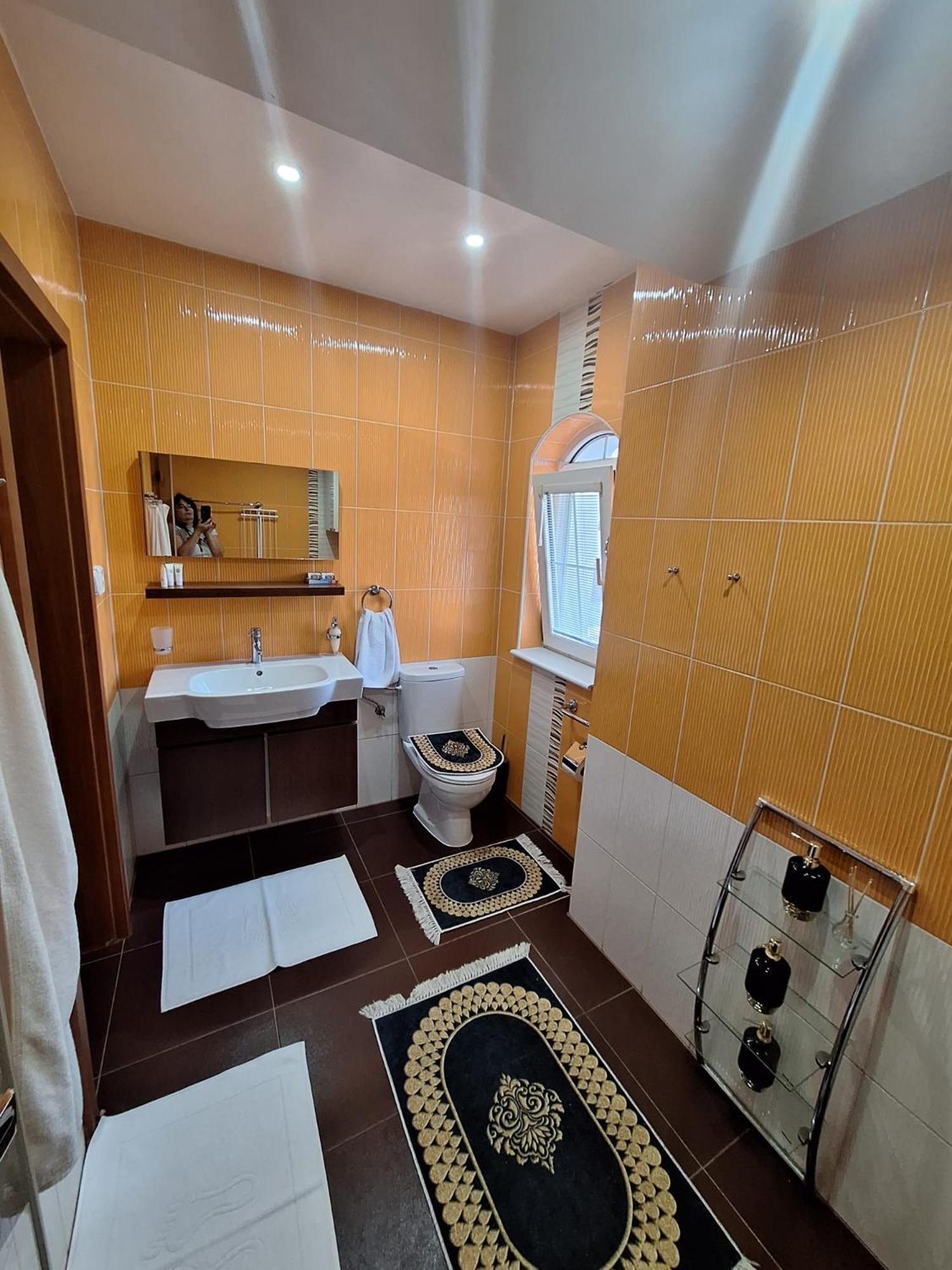 Meduza Wellness Spa S Ubytovanim Hlohovec Exterior foto